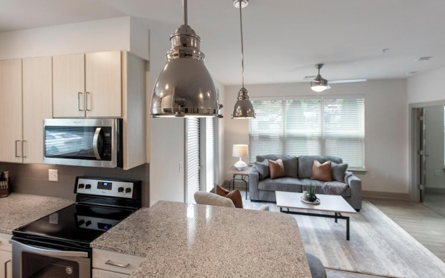 Landing Apartments Near Autumnwood