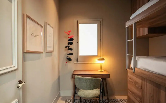 Lovely 6 BR Flat in L Eixample