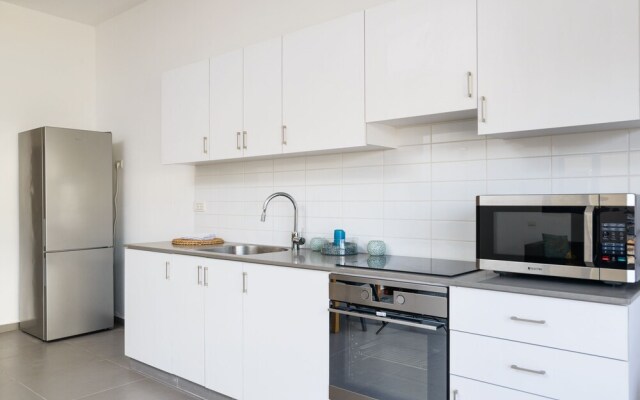 New & Bright 2BR with Balcony near Beach