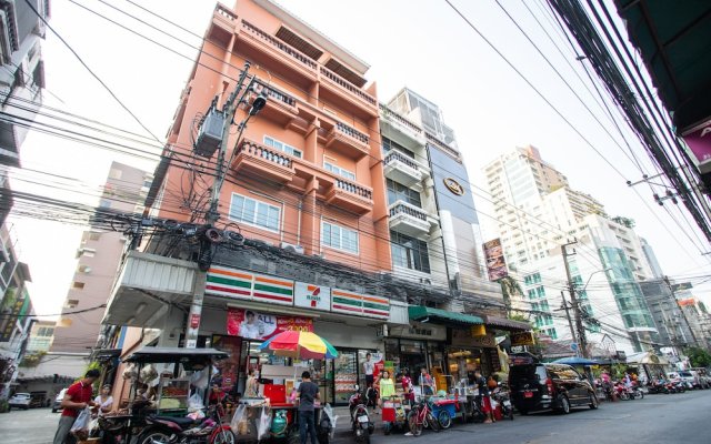 Ink 18/2 Hostel (Sukhumvit  22)