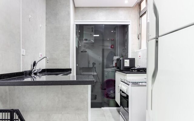 Amplo apartamento no centro, 2 quadras do metrô