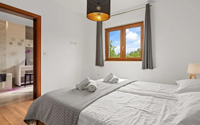 Holiday Home Mlačić