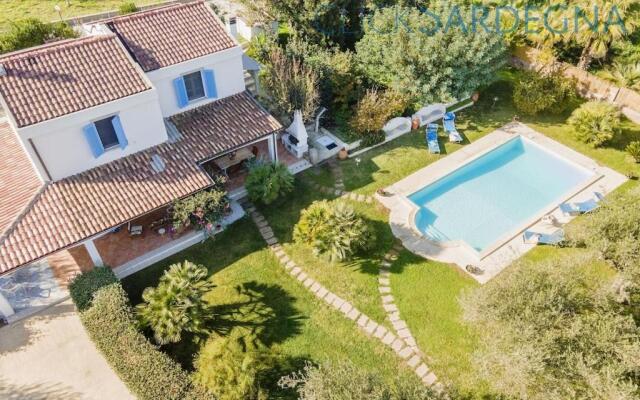 Alghero, Villa Josephine With Spectacular Swimming Pool, for 8 Guests
