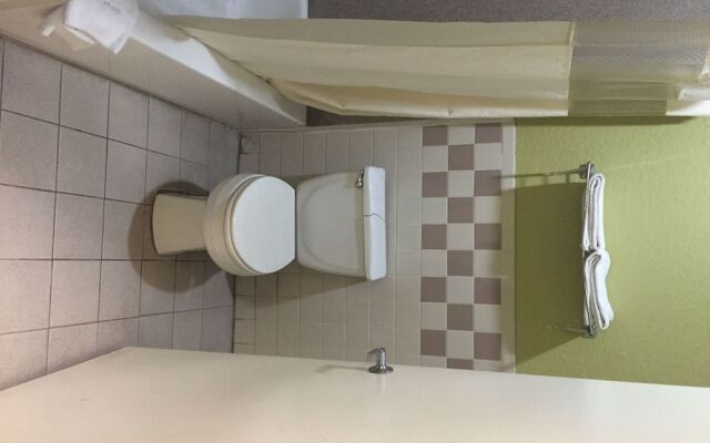 Scottish Inns & Suites Eastex Fwy.