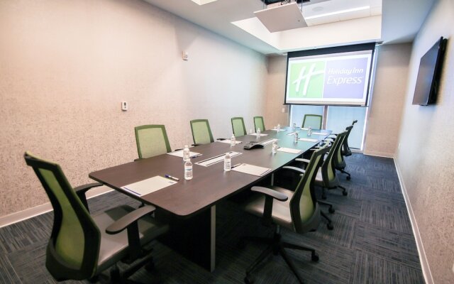 Holiday Inn Express & Suites Miami Airport East, an IHG Hotel