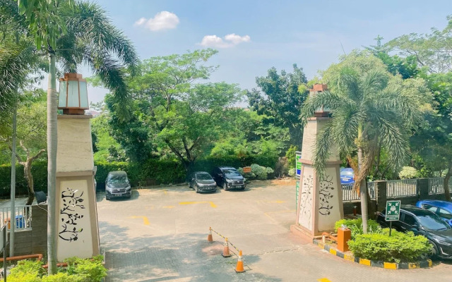 Comfort Living 1Br At Belmont Residence Puri Apartment