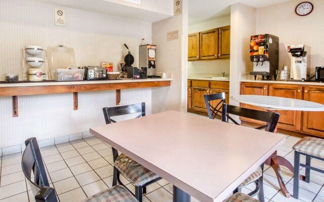 Econo Lodge London North