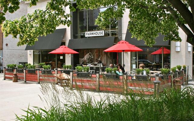 Hilton Orrington / Evanston