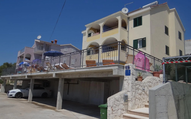 sea view apt w/ swimming pool and jacuzzi a9