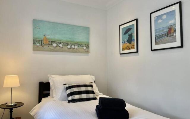 Spacious apartment close to the beach - Lavender Apartment