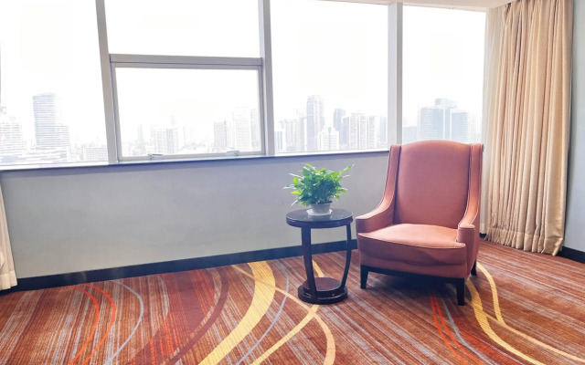 Skyline Plaza Hotel