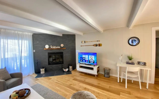 Mountain view fully renovated 6-8 people condo
