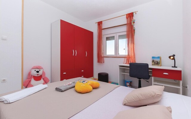 Beautiful Home in Kanica With Wifi and 2 Bedrooms