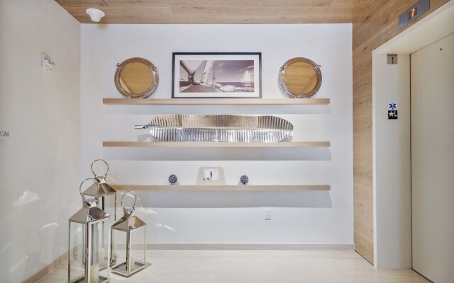 914 Tiffany House 1 Bedroom Condo by RedAwning