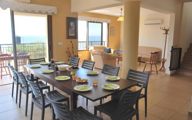 Villa Only 50m To The Sea, Sleeps 12, Polis