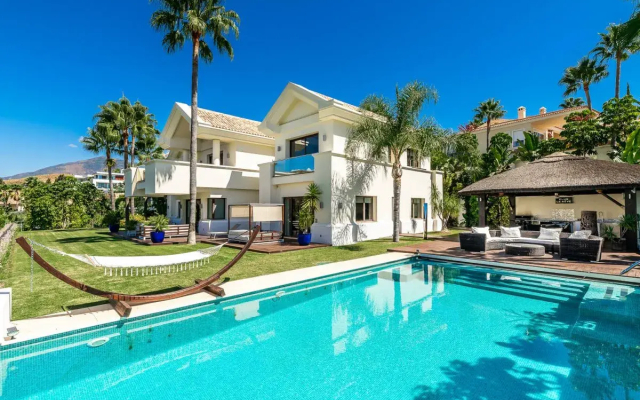 All About Le Reve Villa