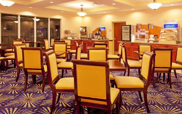 Holiday Inn Express Hotel & Suites Brooksville by IHG