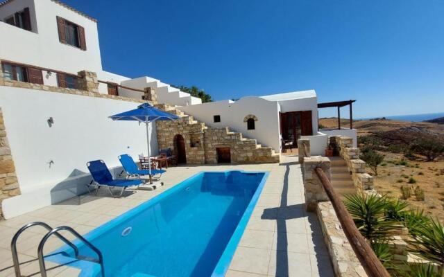 Venus Hill Studio with private pool by the sea