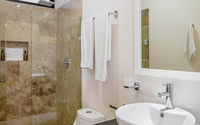 Stunning 3BR PH Private Pool Best Location Sky Pool Amenities