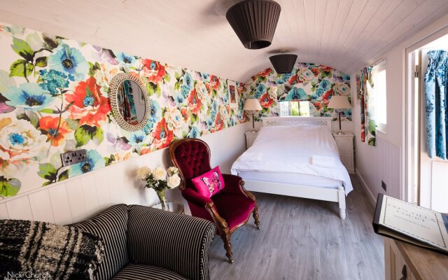 Country Estate - Shepherd's Hut, Llandenny