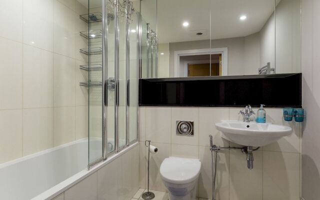 Full River View 3-bedroom Very Large Flat