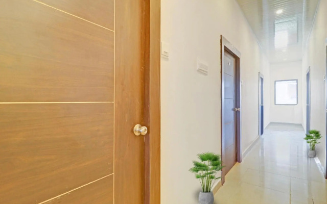 OYOFlagship 80467H Hotel R Square