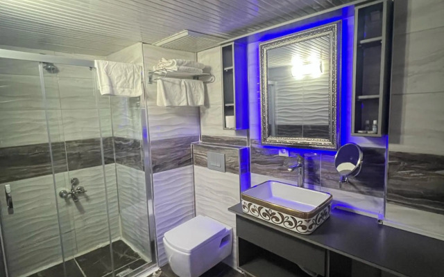 Unaten Otel