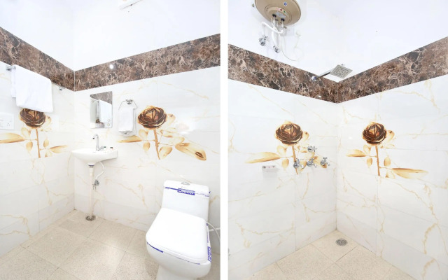 OYO 13102 Hotel Adarsh