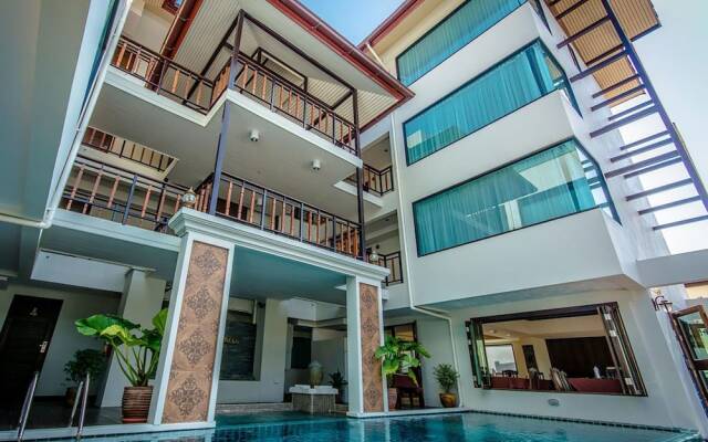 Golden Bell Hotel (SHA Extra Plus)