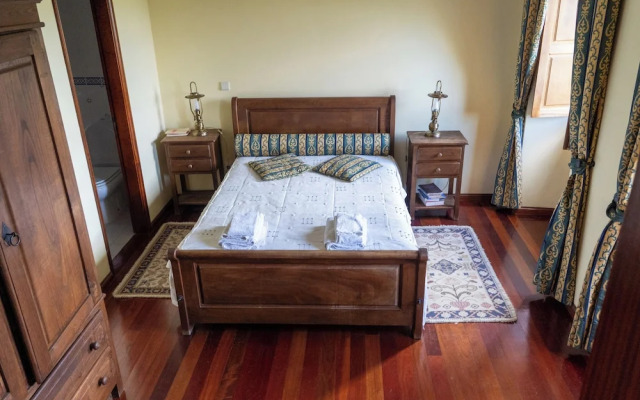 2Br Serra da Estrela Escape-cheese & Wine, Parking