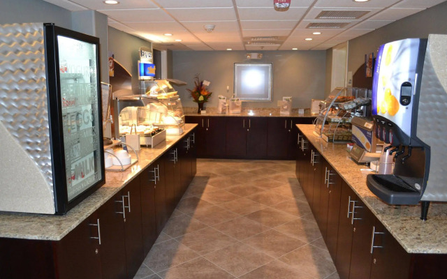 Holiday Inn Express & Suites Merrimack by IHG