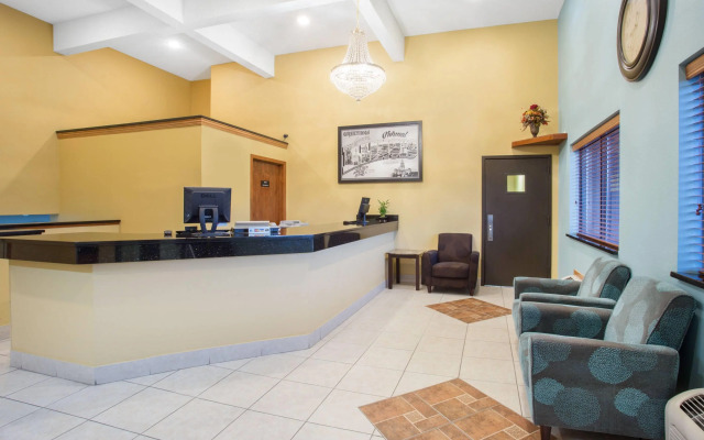 Super 8 by Wyndham Normal Bloomington