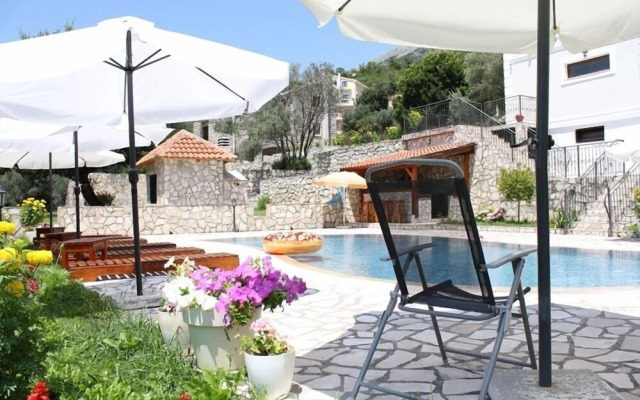 Villa Oasis with swimming pool