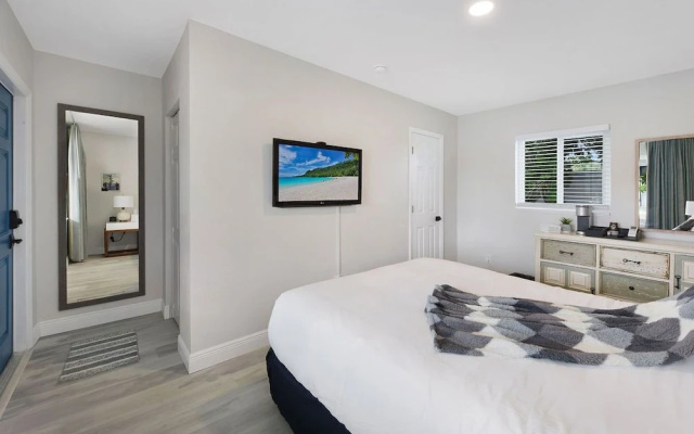 Palm Cove Motel