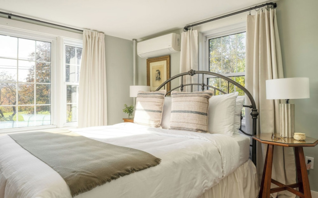 Whitney by Avantstay Private Berkshires Estate
