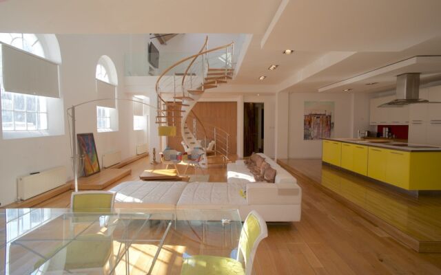 Modern Home In Greenwhich