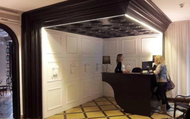 Residencias Universitarias Nikbor S L