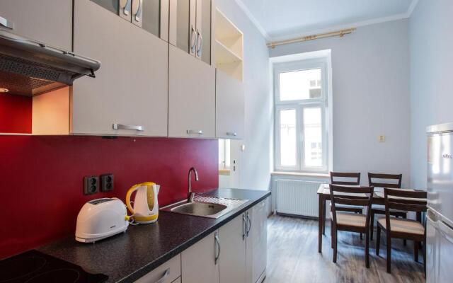 Lyra Apartments