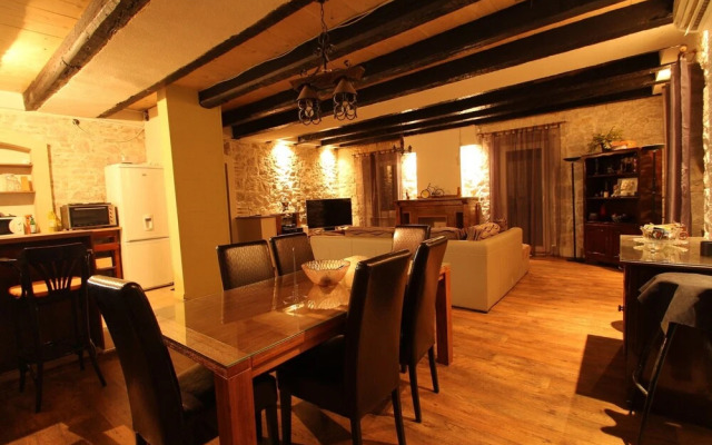 Apartment Vlado next to the beach