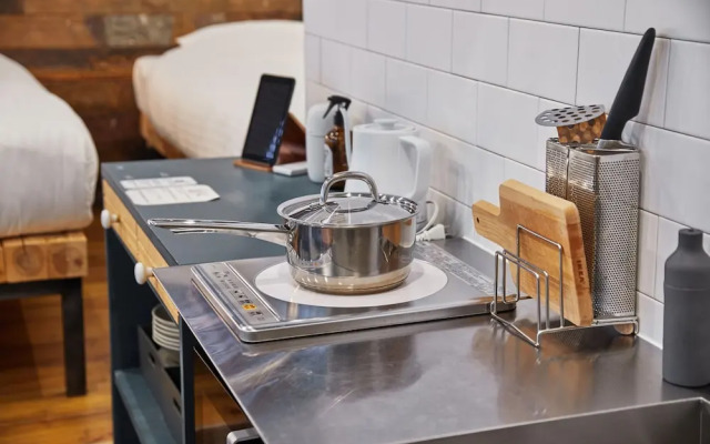 mizuka Imaizumi 5 - unmanned hotel