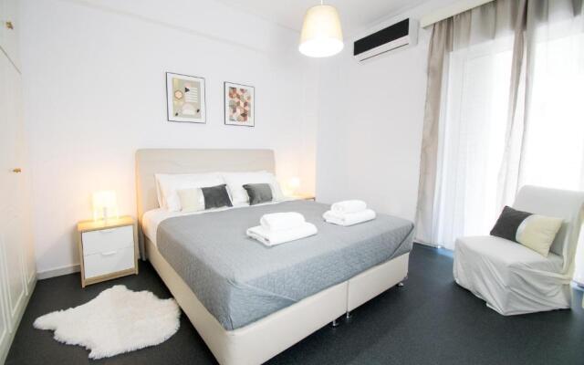 Destination Acropolis apt4