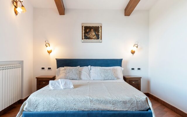 Lovely Holiday Home in Massa Lubrense With Whirlpool