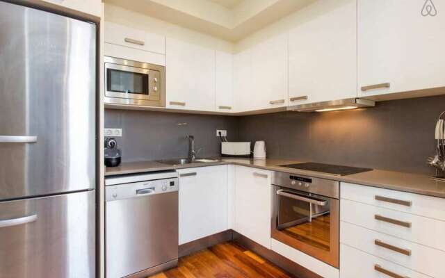 Luxurious 3 Bedroom Flat & Terrace in Sants