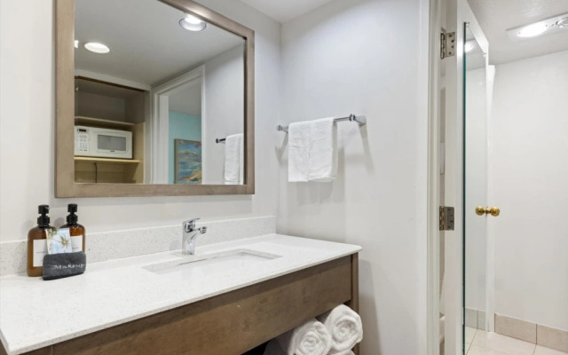 456 Embarcadero Inn & Suites