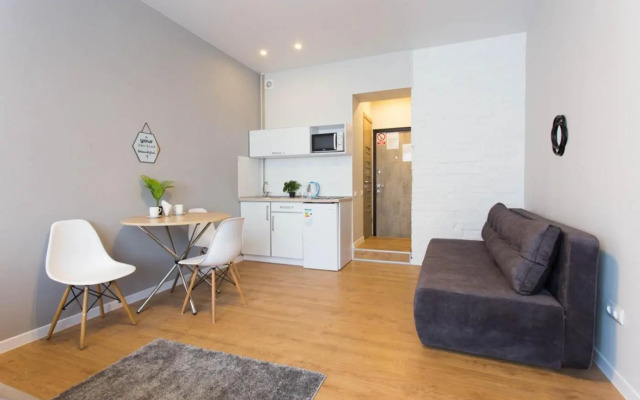 Modern studio, metro Pushkinska and Universytet - Chernyshevska str. 95-2