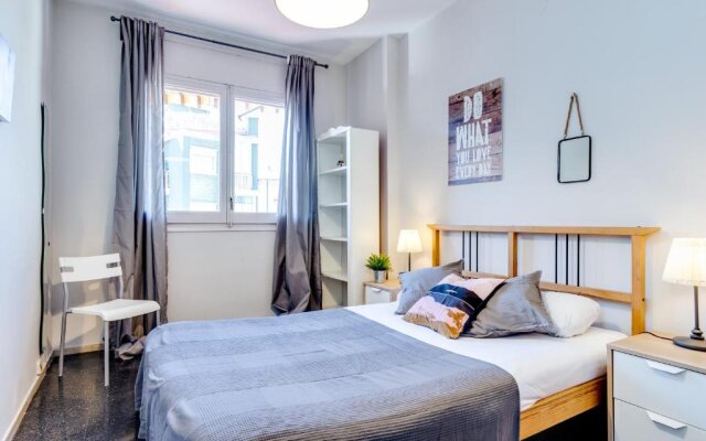 Spacious 4 Bedroom Apartment Fira BCN & Camp Nou
