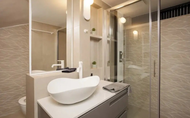 Demmi Central 2BR Designer Apt
