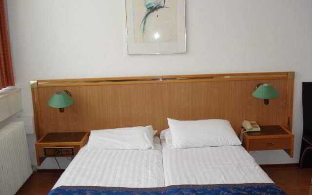 Hotel Falcon Plaza Centre