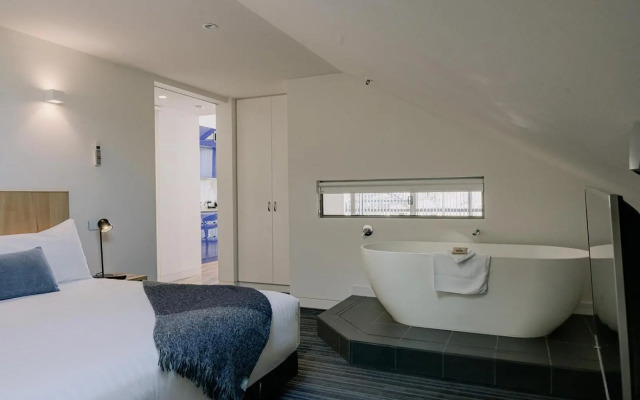 Salamanca Wharf Hotel