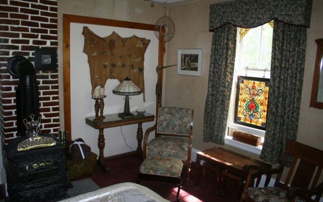 A Boat to Sea Bed & Breakfast